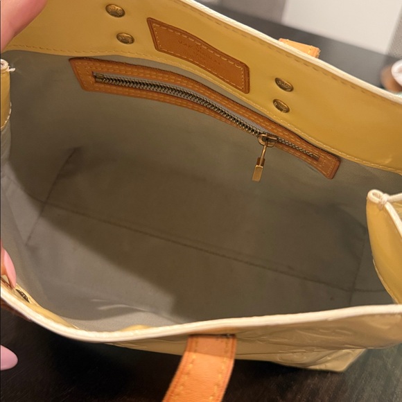 Louis Vuitton Monogram Vernis Reade PM - Picture 14 of 16